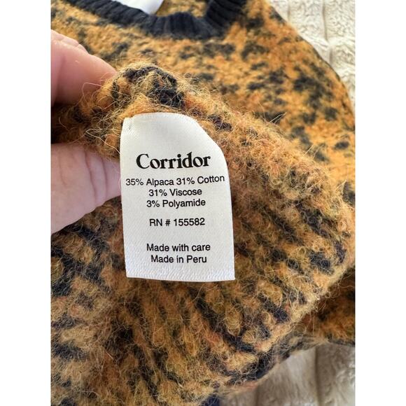 Men's Navy and Gold Patterned Sweater - Picture 11 of 13